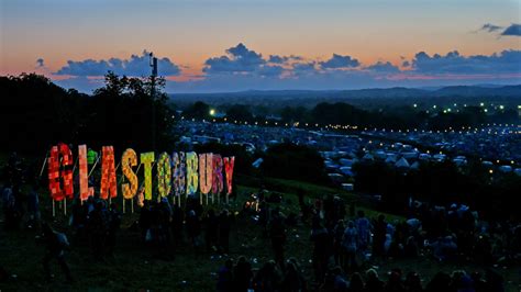 Il Festival di Glastonbury: Musica popolare e controcultura britannica negli anni '70