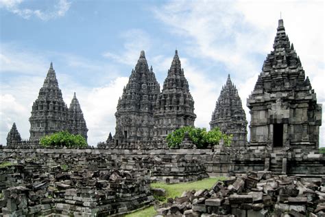  La Rivolta di Ratu Boko: Un Fratricidio Per il Trono e l'Alba del Periodo Mataram Kuno